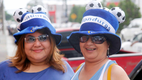 ¡La afición hondureña llenó el estadio Olímpico!
