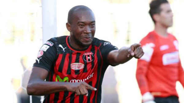 Alajuelense y Jerry Palacios arrollan y golean al Saprissa