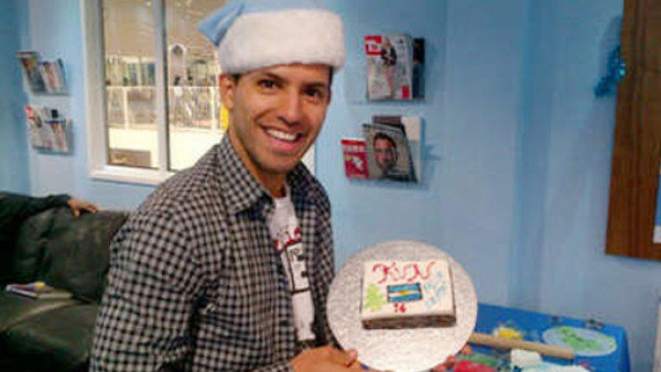 El pastel de Navidad del Kun Agüero