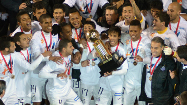 Neymar anota y el Santos gana la Recopa Sudamericana