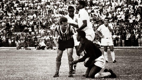 Los jugadores de campo que se vieron obligados a hacerla de portero