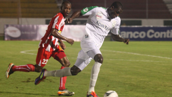 Doblete de Rubilio Castillo y Vida respira