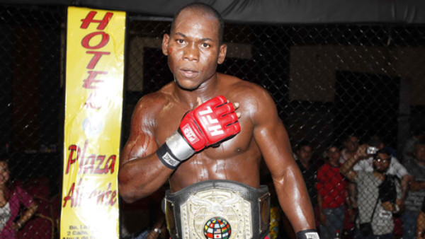 'El Guapo” Fernández, invencible en Artes Marciales Mixtas