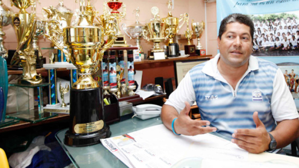 'Coro' González, un campeón de la natación en Honduras