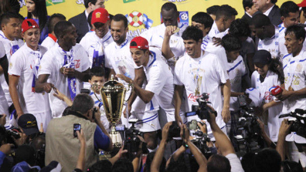 Olimpia se corona tricampeón de Honduras en el año de su Centenario.
