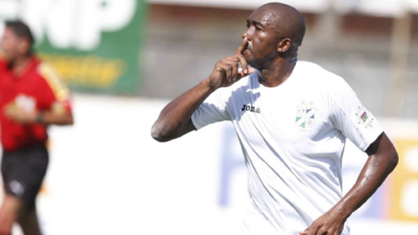 Jerry Palacios, al fútbol de Costa Rica