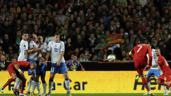 Portugal golea y se mete a la Eurocopa