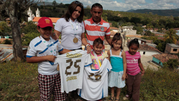 Javier Portillo se fue a festejar el tri con Olimpia a su pueblo Cantarranas