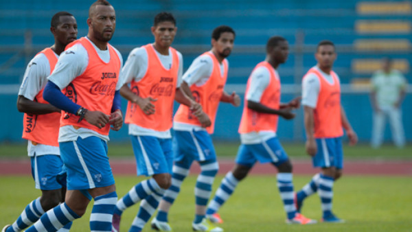 Luis Suárez pulió la defensa de Honduras