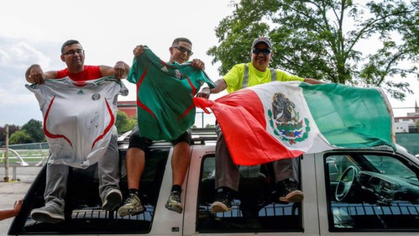 La épica bandera y el asado: Así es el ambientazo previo al México-Estados Unidos en el MetLife &nbsp;&nbsp;