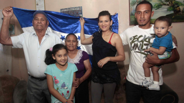 Los padres, nietos, nuera e hijo de José Valladares le desean suerte en este Mundial