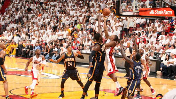 LeBron James y Haslem colocaron al Heat con ventaja de 3-2 sobre Pacers