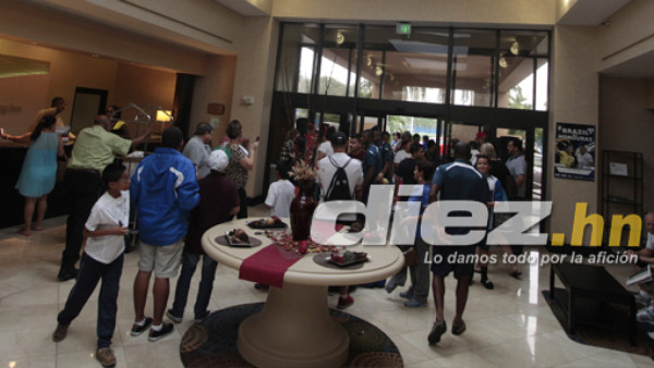 Catrachos abarrotan hotel de Honduras