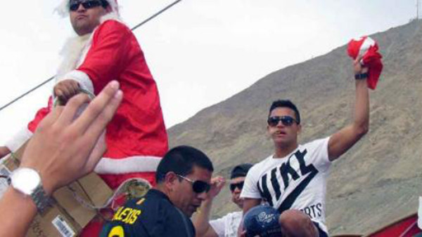Alexis Sánchez llevó alegría a su pueblo natal en Chile