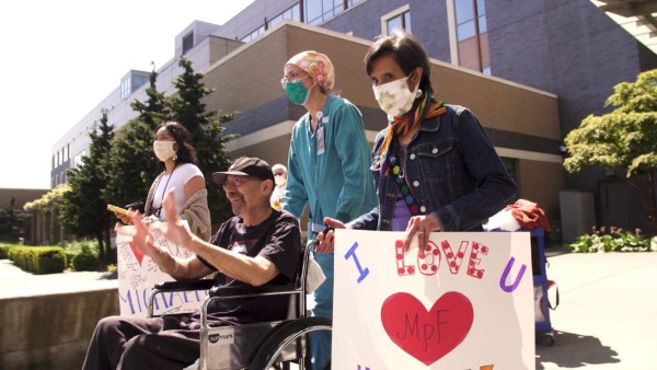 Venció al coronavirus tras dos meses hospitalizado y recibe una factura de un millón de dólares