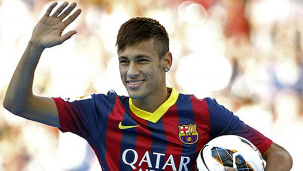 Agente de Neymar dispara contra Cristiano