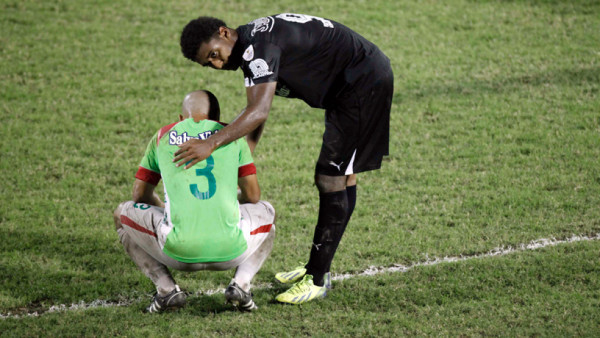 Los rostros de tristeza en Marathón tras la humillante derrota ante Olimpia