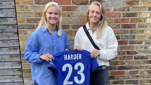 ¿Quién es Pernille Harder? La futbolista más cara de la historia que ahora jugará con su novia