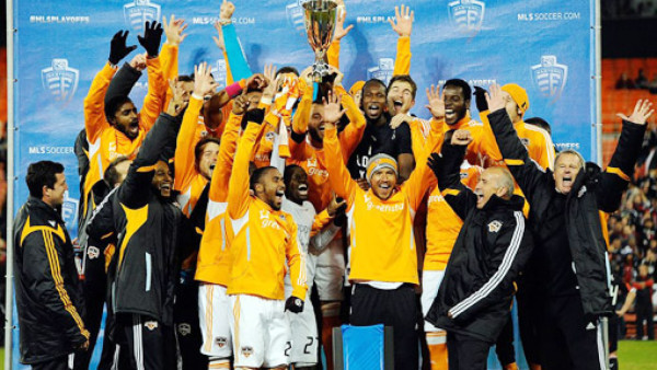 Boniek anota y es campeón del Este