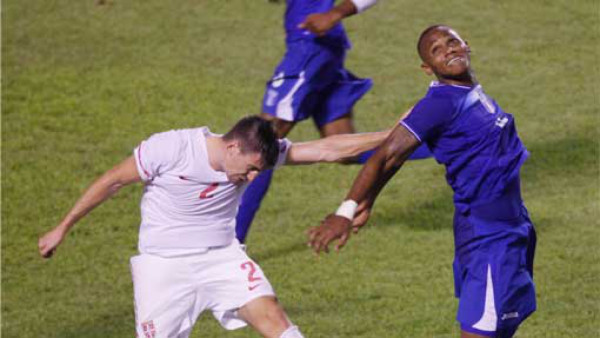Honduras le gana a Serbia