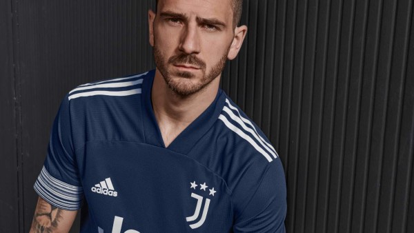 Cristiano Ronaldo presenta la segunda camiseta de la Juventus para la temporada 2020/21&nbsp;&nbsp;