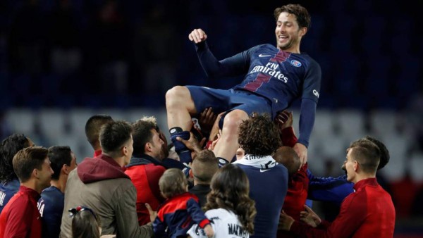 Ni Messi ni Cristiano Ronaldo lideran: Los futbolistas con más títulos en la historia