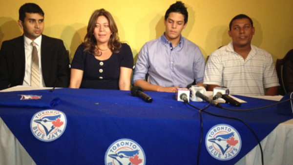Beisbolista hondureño fichó con Toronto Blue Jays de la MLB