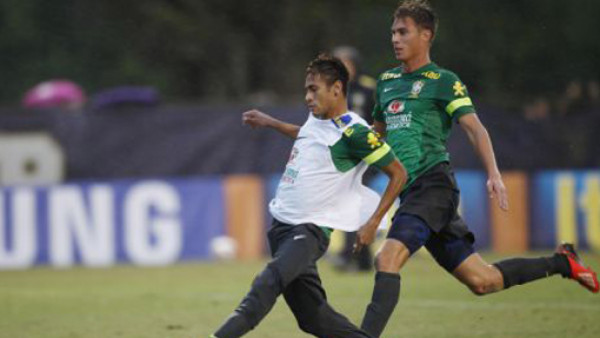 VIDEO: Brasil entrenó bajo una intensa lluvia en Miami