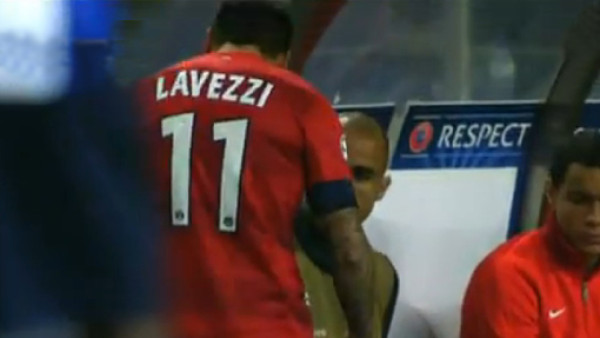 VIDEO: La furiosa reacción de Lavezzi tras ser sustituido por Ancelotti