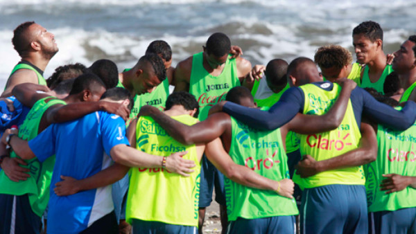 La Selección de Honduras se fortalece en la playa