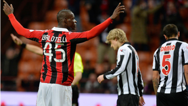VIDEO: Balotelli se estrena con doblete en el Milan