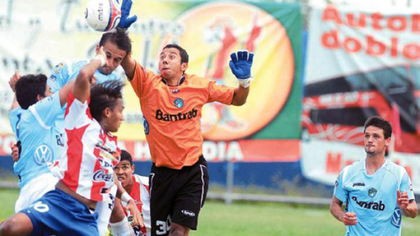 Portero guatemalteco Juan José Paredes rompe récord centroamericano