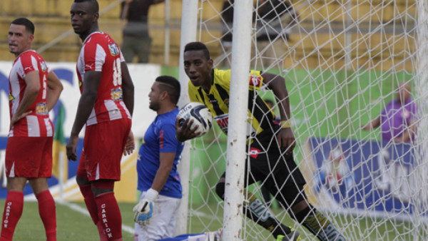 R. España, semifinalista con sabor agrio