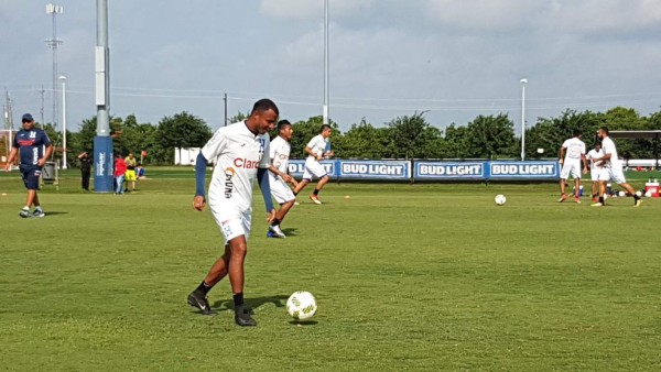 Las imágenes del entreno de Honduras y El Salvador previo a la batalla en Houston