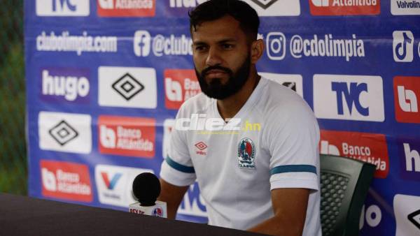 Jorge Álvarez, mediocampista del Olimpia en conferencia de prensa desde el CAR. Foto: Emilio Flores.