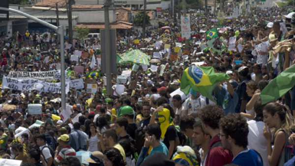 Protestas empañan la previa del Brasil-México