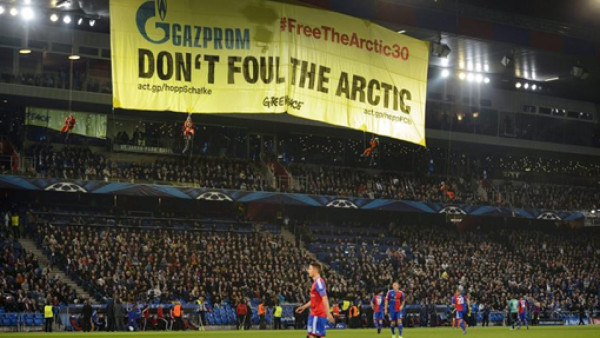 Pancarta desplegada tiene en problemas al Basilea