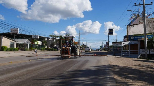 ¡Palos, piedras y tractor! Las medidas de pueblos de Honduras para evitar el coronavirus
