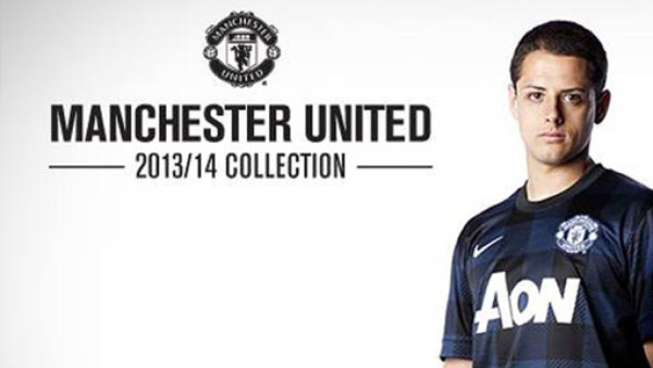 'Chicharito” posa con la nueva camiseta de visita del Manchester United