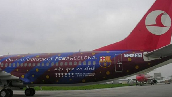 Ratones invaden el avión del Barcelona