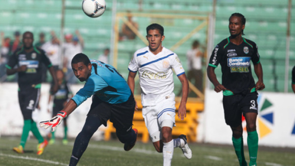 Olimpia bautiza a José Mendoza en su debut con Marathón