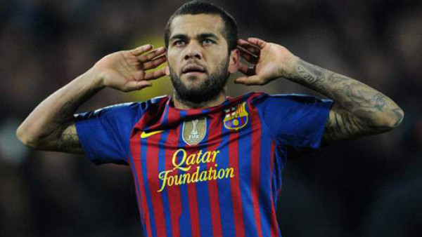 Dani Alves defiende al Barcelona y ataca al Real Madrid