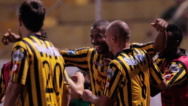 Real España gana y vuelve a ser feliz