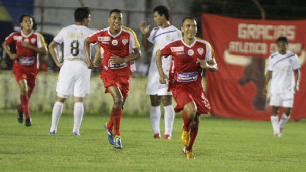 Isaula: 'Me tuve confianza y me salió un bonito gol'