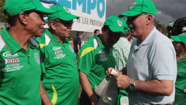 Chelato y Keosseián reciben homenaje por parte del Marathón