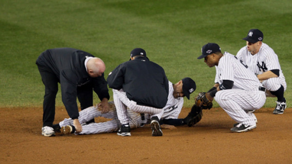 Derek Jeter sufrió una fractura en el tobillo y será baja tres meses