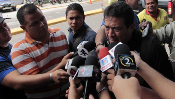 JC Espinoza pone a disposición su cargo