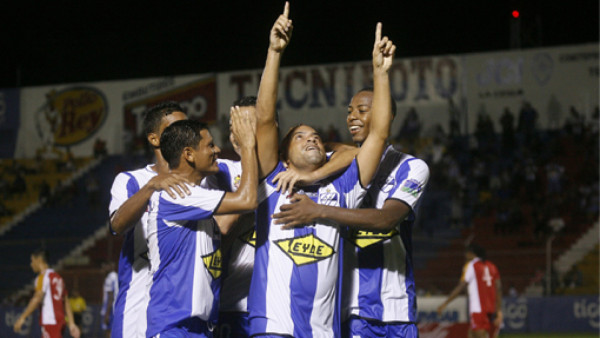 Victoria aplasta al Atlético Choloma y logra su primer triunfo