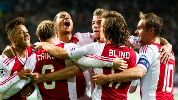 El Ajax respira y complica la vida al City