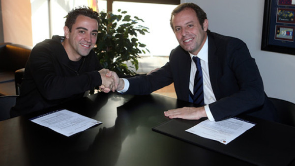 Xavi firmó su renovación con Barcelona hasta el 2016